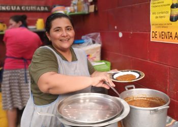 Marta mantiene el legado de la chanfaina en San Juan Nonualco