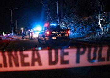 Mueren 16 policías y civiles en ataques armados en México