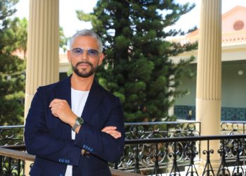 «Es momento de que el mundo pose los ojos sobre El Salvador», Rodner Figueroa, diseñador venezolano