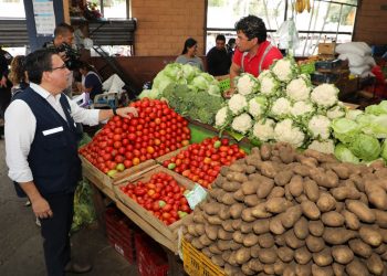 Precios de verduras y hortalizas comienzan a normalizarse en El Salvador tras bloqueos en Guatemala