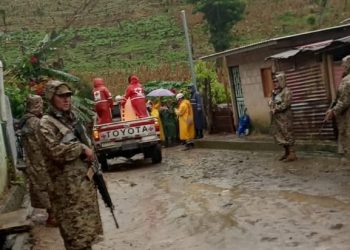 Evacuan a más de 20 personas de la comunidad El Triunfo, en Ataco