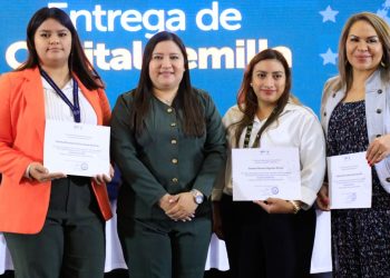 Injuve entrega capital semilla a 45 mujeres emprendedoras