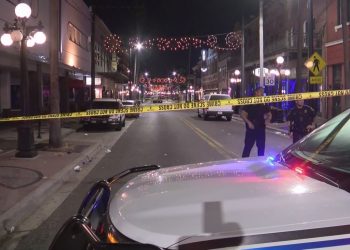 Al menos 2 muertos y 18 heridos se reportan tras un tiroteo durante una celebración de Halloween en Florida