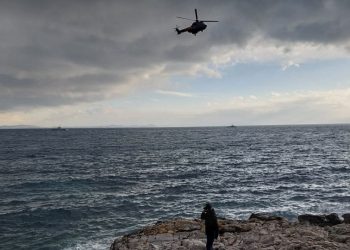 Desaparecen 13 personas tras naufragio de carguero cerca de isla griega