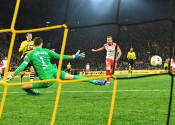 Bayern Múnich derrota al Borussia en Dortmund (4-0) con triplete de Kane