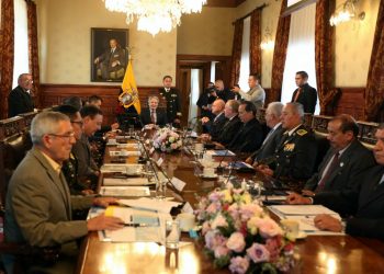 Presidente electo de Ecuador evalúa situación de violencia ligada al narco