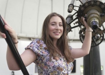 Teresa Paneque, la astrónoma chilena que mediante la ficción atrae a las niñas a la ciencia