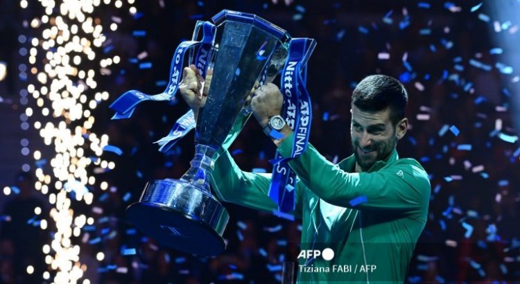 El serbio Novak Djokovic venció al italiano Jannik Sinner en la final del Torneo de Maestros  y se agenció el títiulo por séptima ocasión. Foto/AFP