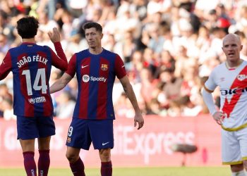 Barcelona se salva del naufragio en Vallecas con un empate in extremis ante el Rayo