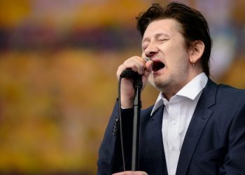 Shane MacGowan, cantante del grupo irlandés The Pogues, fallece a los 65 años