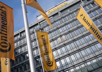 Continental anuncia que eliminará a varios miles de empleos