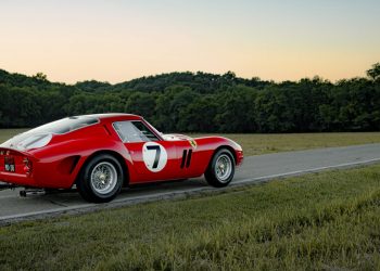 Un Ferrari de 1962 se subasta por $51,7 millones en Nueva York