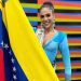 Miss Venezuela lució espectacular vestido con estampado del Centro Histórico a su llegada a El Salvador
