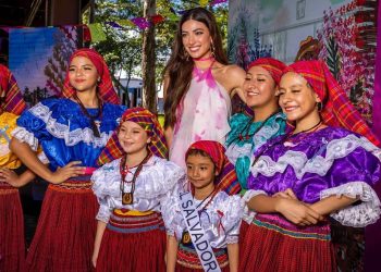 Fotos: Niños enseñan a concursantes de Miss Universo sobre las tradiciones salvadoreñas