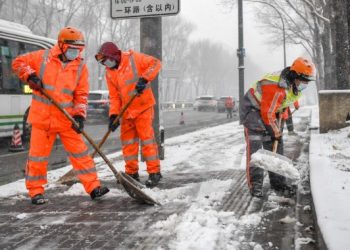 China emite alerta azul por ola de frío