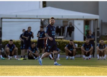Messi está en condiciones de jugar ante Uruguay, asegura Scaloni