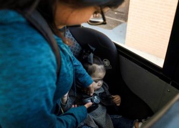 En Texas hay una escuela donde madres adolescentes estudian junto a sus bebés