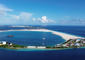 Las Maldivas, amenazadas por la subida del mar, apuestan por fortificar las islas