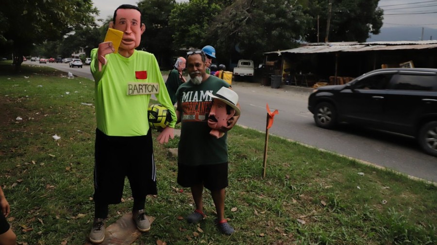 Se popularizan las piñatas de Iván Barton en Honduras