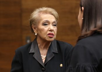 Decisión del presidente de Costa Rica de renunciar a proyectos de seguridad es calificada como «autogolpe de Estado»