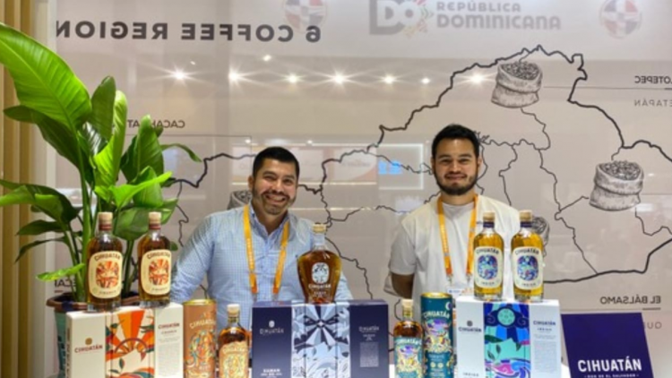 Los rones Cihuatán también están presentes en el pabellón salvadoreño.