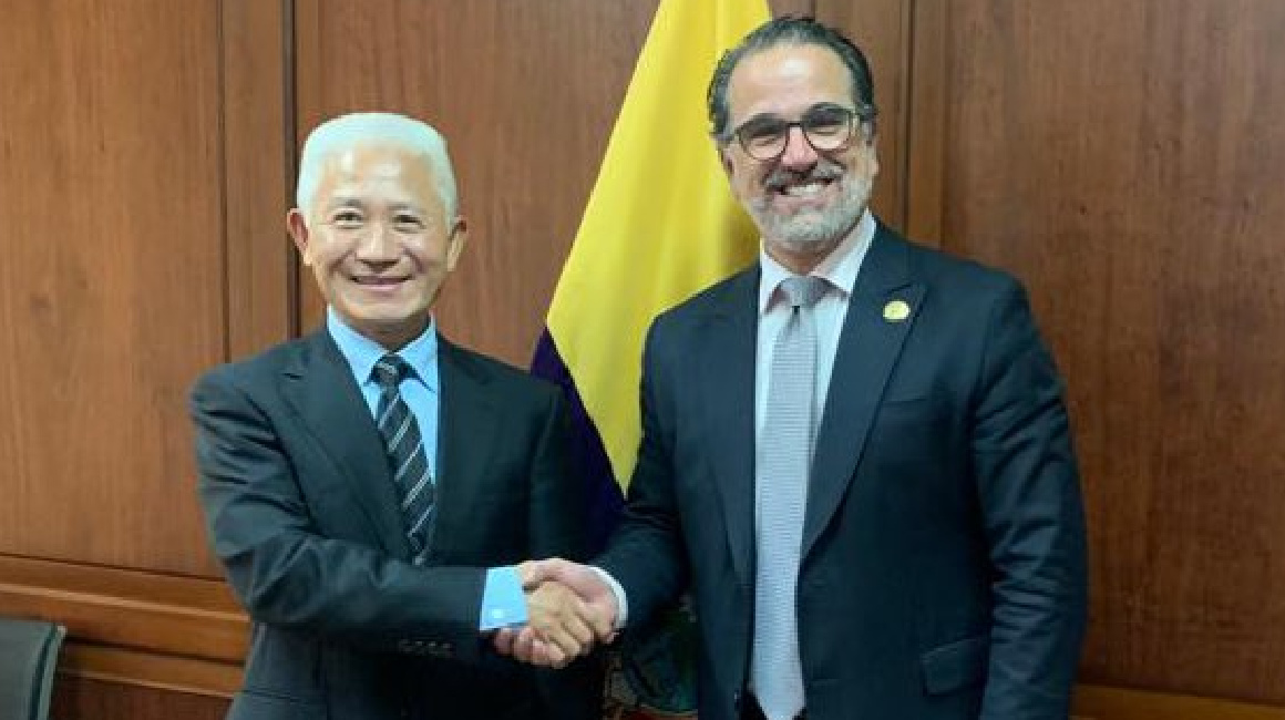 El-embajador-de-China-Chen-Guoyou-y-el-canciller-ecuatoriano-Gustavo ...