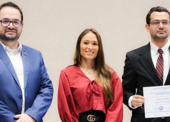 Capacitan a estudiantes en áreas de tecnologías de la información