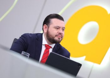 «El Salvador se comienza a proyectar en escenarios de talla mundial; es algo histórico»: Cristian Flores