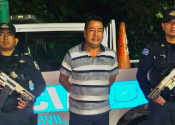 Autoridades capturan a expolicía que agredió a un joven en Santa Ana