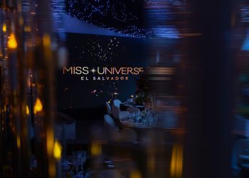 Julio Himede, el talento salvadoreño detrás del diseño y producción del escenario de Miss Universo