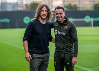 Carles Puyol dio un impulso anímico al hacerse presente al entreno del Barcelona