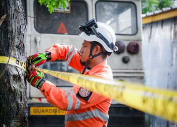 Autoridades inspeccionan una cárcava en Santo Tomás