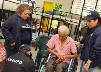 El Conaipd brinda asistencia a personas con discapacidad albergadas en Acajutla