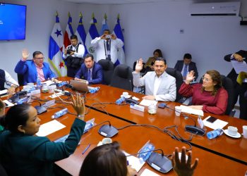 Comisión de hacienda aprueba exonerar de renta a los aguinaldos hasta un límite de $1,500