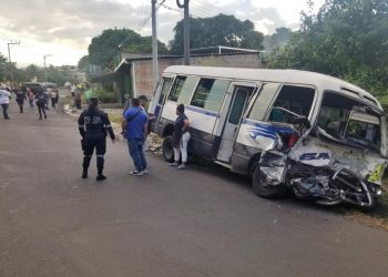 Aparatoso múltiple accidente de tránsito deja varios lesionados en Mejicanos