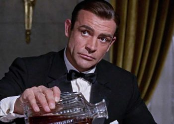 Reino Unido acuña monedas con la imagen de James Bond