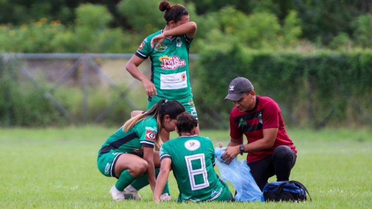Jugadoras del Dragón denuncian robo en la cancha del Platense