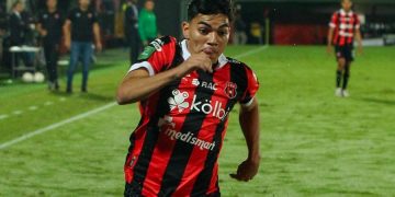 Leo Menjívar sumó una asistencia para el Alajuelense