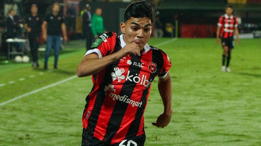 Leo Menjívar sumó una asistencia para el Alajuelense