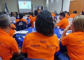 Imparten taller para la atención de mujeres víctimas de maltrato