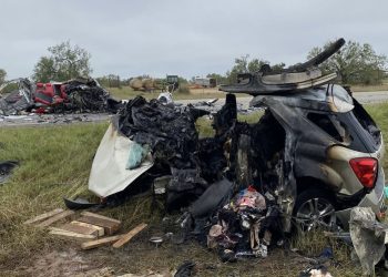 Mueren siete personas, entre ellos migrantes, en accidente en Texas