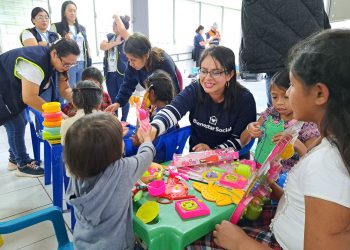 Bienestar Social entregó juguetes y material lúdico a niños albergados en Ahuachapán