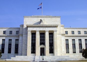 Fed mantiene sin cambios sus tasas de referencia en 5.25-5.50 %