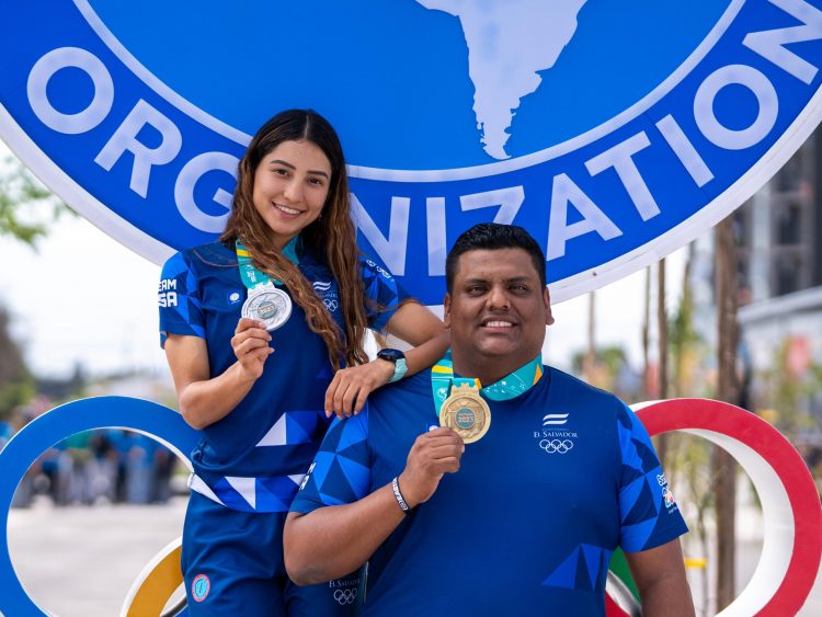Los atletas Ivonne Nóchez y Roberto Hernández, ganadores de plata y oro, son los más destacados de la delegación salvadoreña. Foto/@TeamESA_