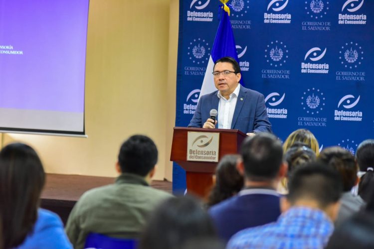 El evento fue presidido por Ricardo Salazar, presidente de la Defensoría del Consumidor.