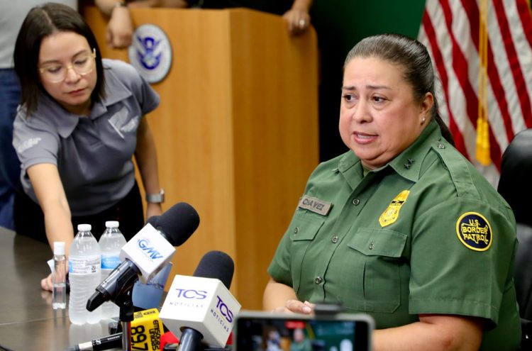 La jefa de la Patrulla Fronteriza en el sector del Valle del río Grande, Gloria Chávez, llamó a los migrantes a no exponer sus vidas al peligro. Foto cortesía.