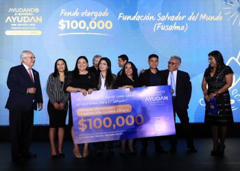 Ayudando a Quienes Ayudan entregó $335,000 a diferentes ONG del país