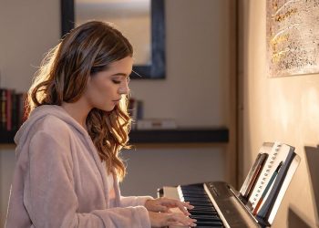 VIDEO: Analu Dada renueva su estilo musical con su nuevo sencillo «Cómo te va»