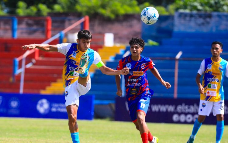 El equipo santaneco sacó un apretado triunfo de 2-1 en el estadio Quiteño, ante La Unión. Fotos/Guillemo Martínez