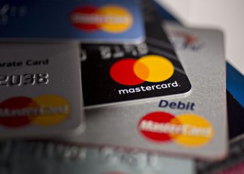 Mastercard eliminará plásticos de primer uso en 2028